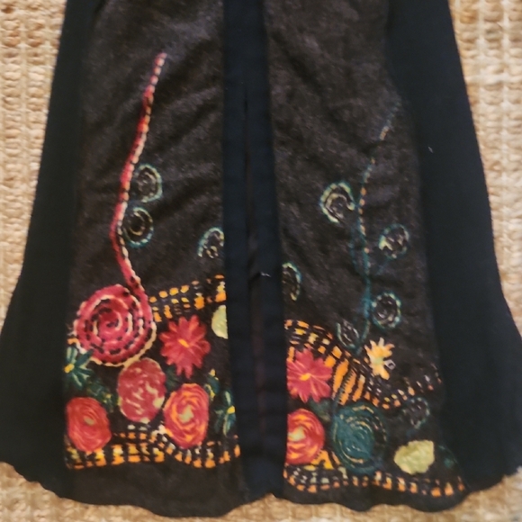 Just Living Black and Red Artistic Sweater - Picture 5 of 9